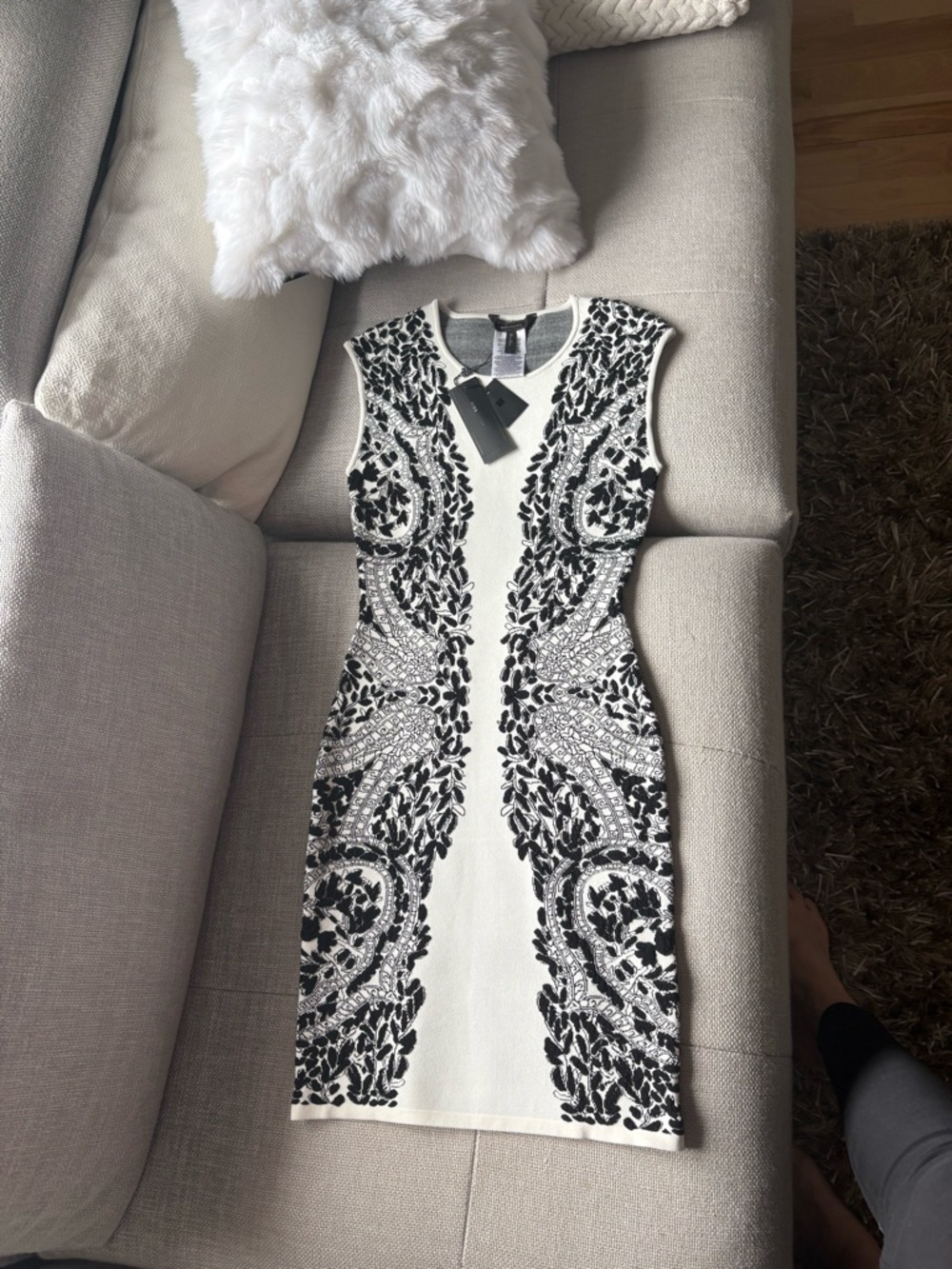 BCBG DRESS.  ( like new!). Size Small 40$